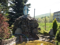 Figura Matki Boej na posesji E. Tumidajskiego w Skowej